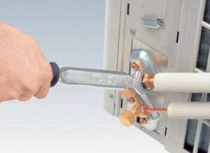 エアコンのトルクレンチを自分で校正！方法とリスクを解説