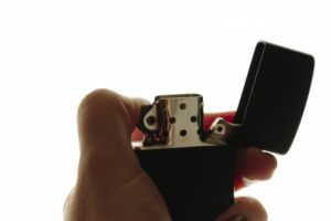 zippoの芯交換にラジオペンチは必須！手順とコツを徹底解説