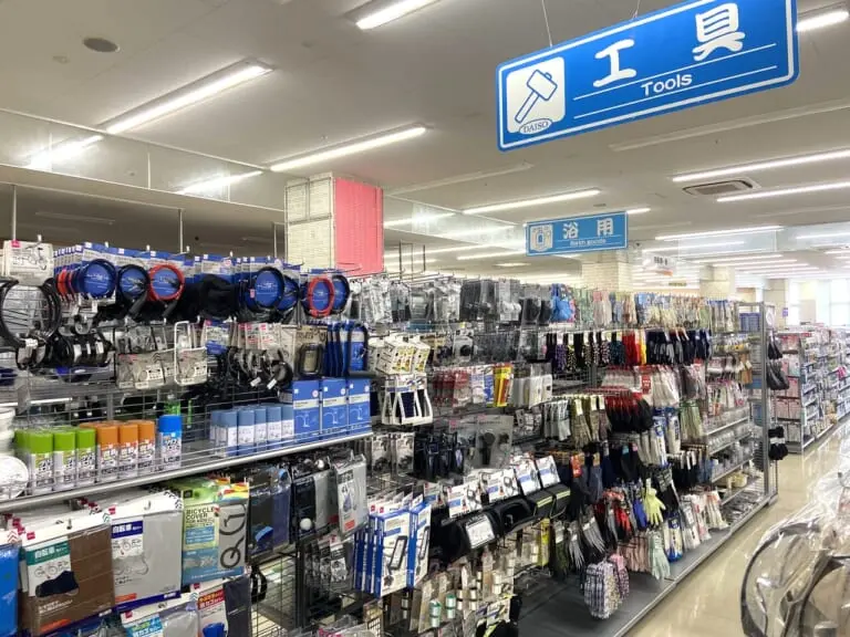 売り場は工具コーナーをチェック